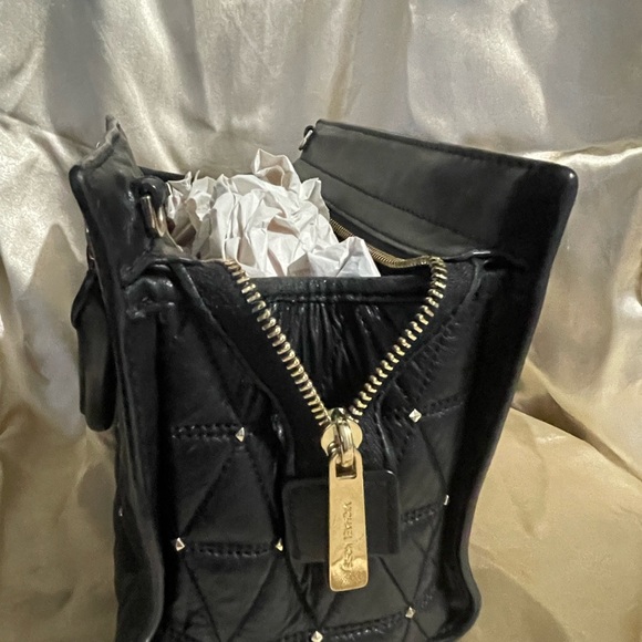 EUC Michael Kors Quilted Gold Studded Medium Messenger Bag! - Picture 4 of 7